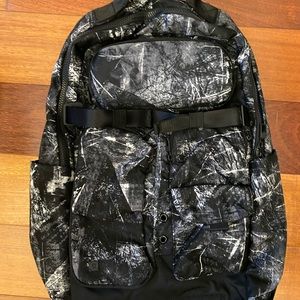 Lululemon Cruiser backpack- Carbon copy alpine NWT